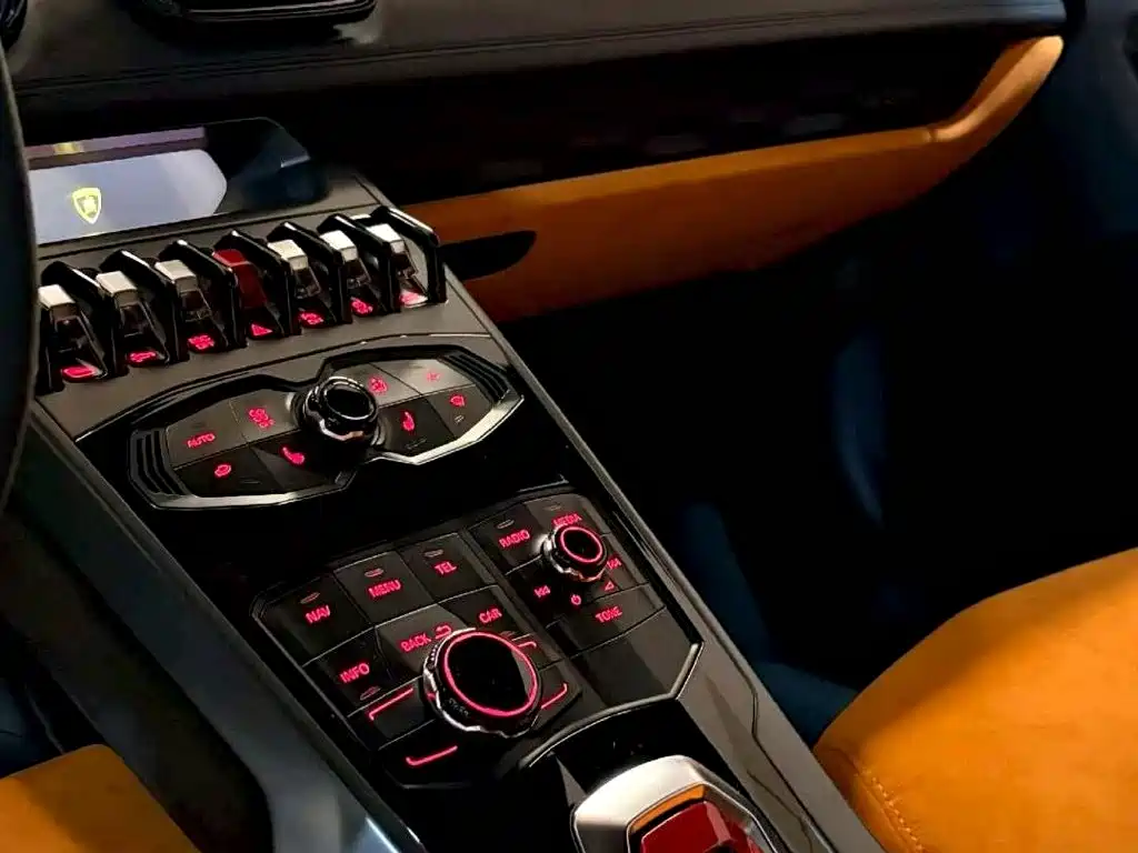 Фото 7 - Lamborghini Huracán