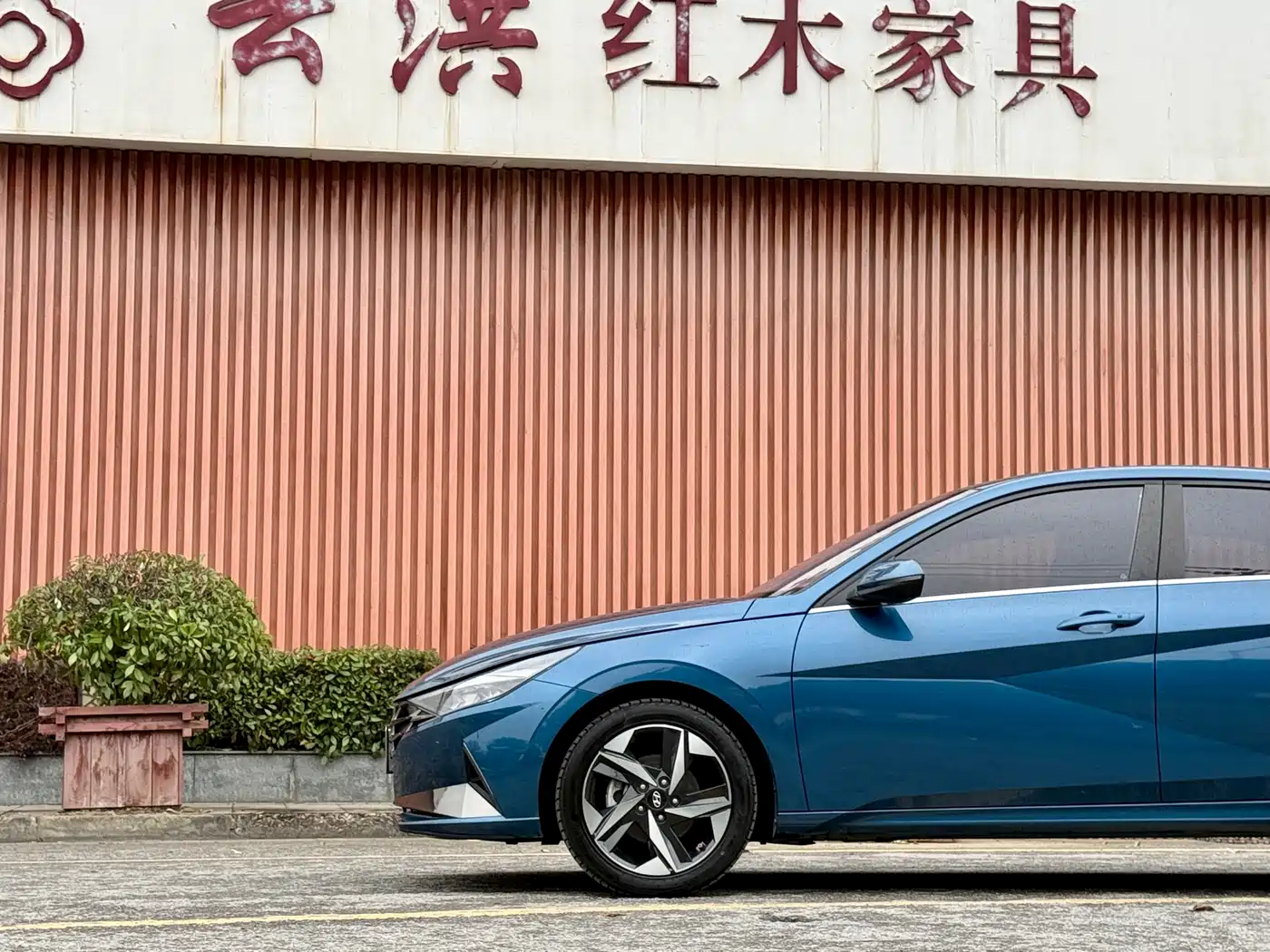 Hyundai Elantra 2021 1.5L CVT LUX Premium Edition фото 3