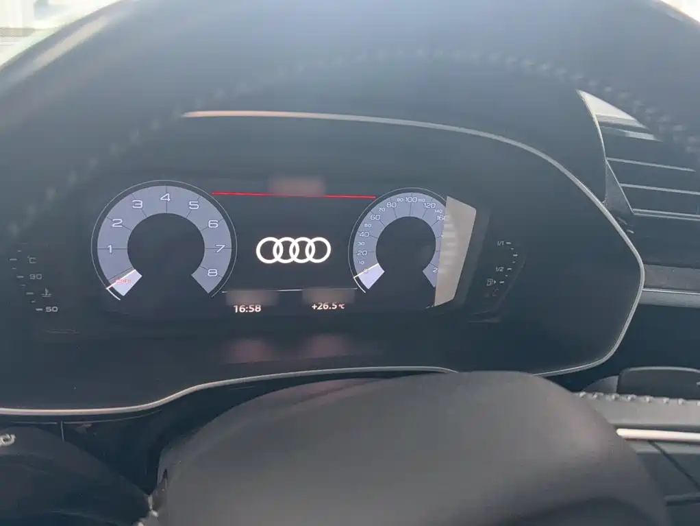 AUDI Q3