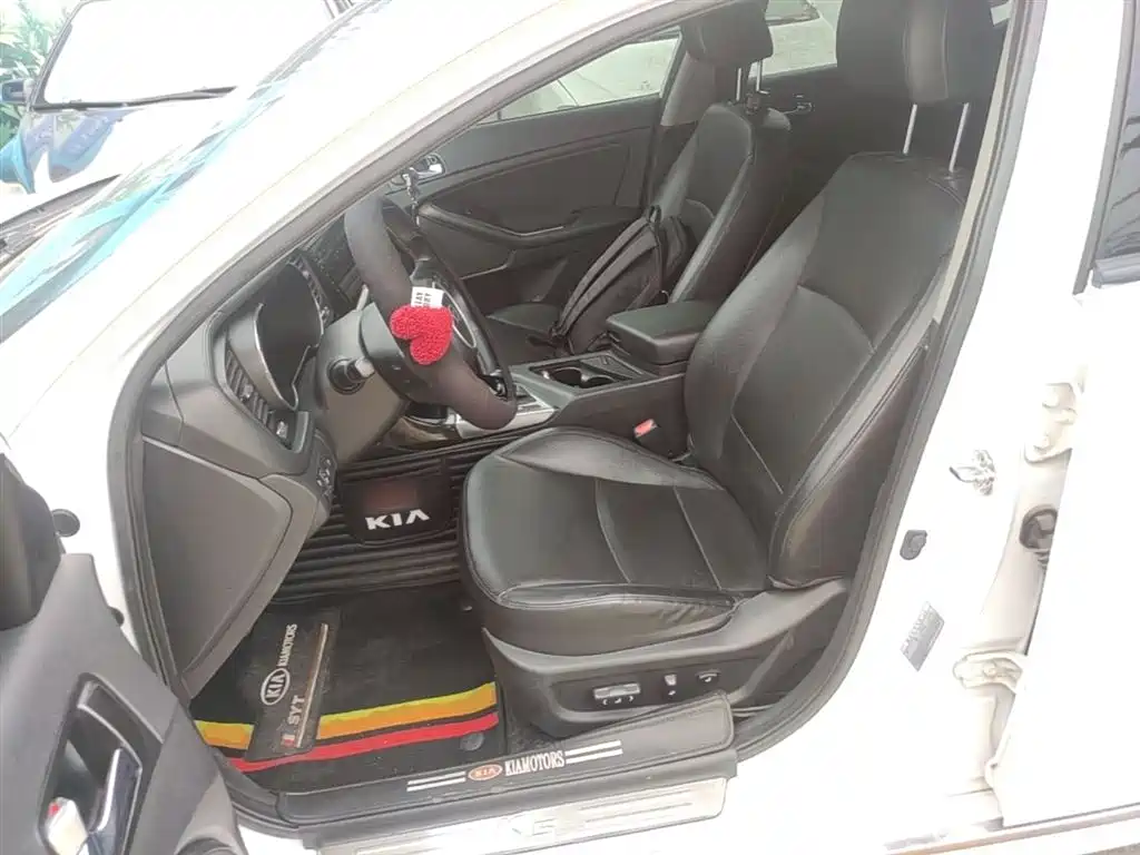 Kia K5 2015 2.0L Automatic LUX фото 15