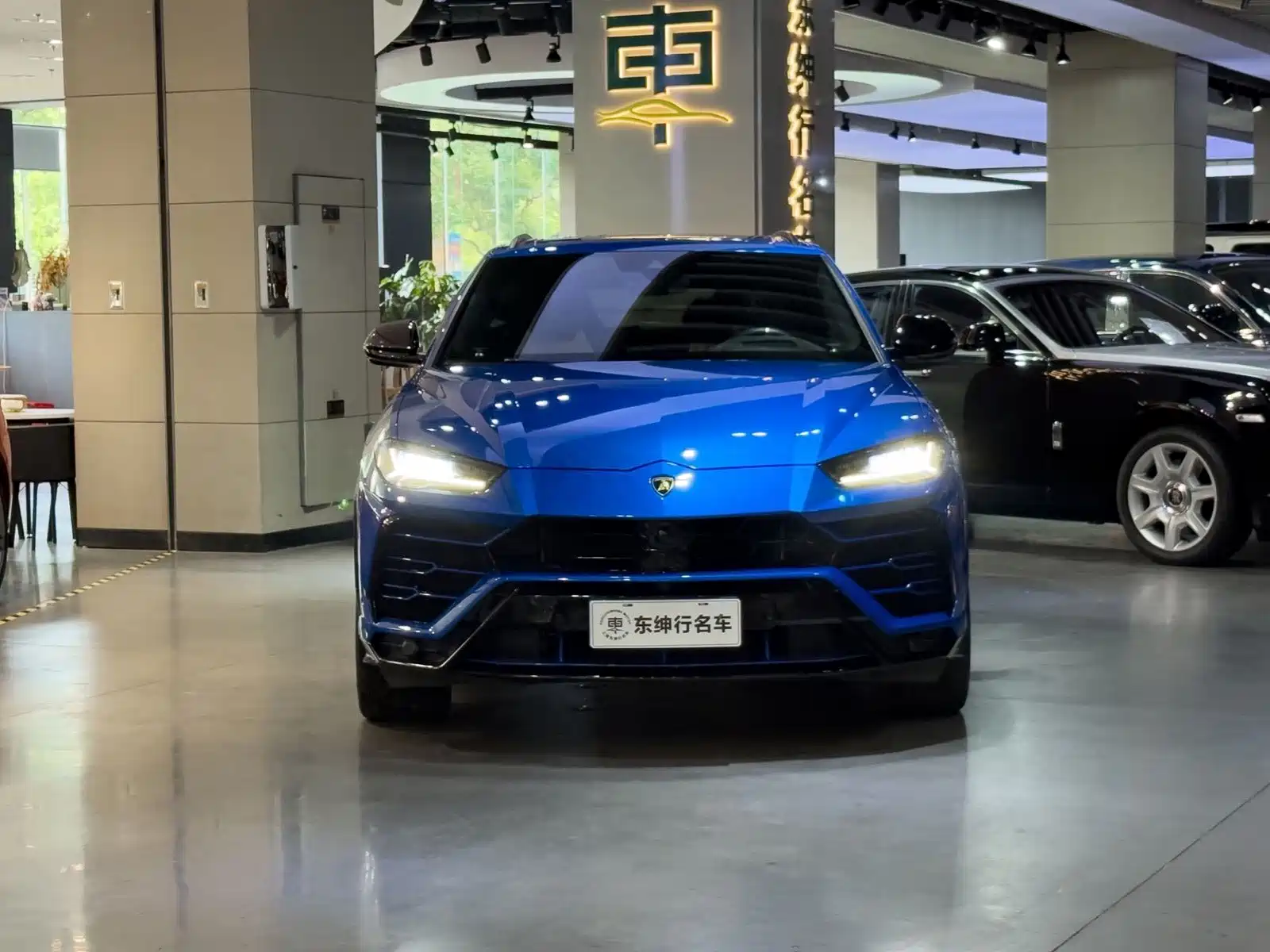 Фото 2 - Lamborghini Urus