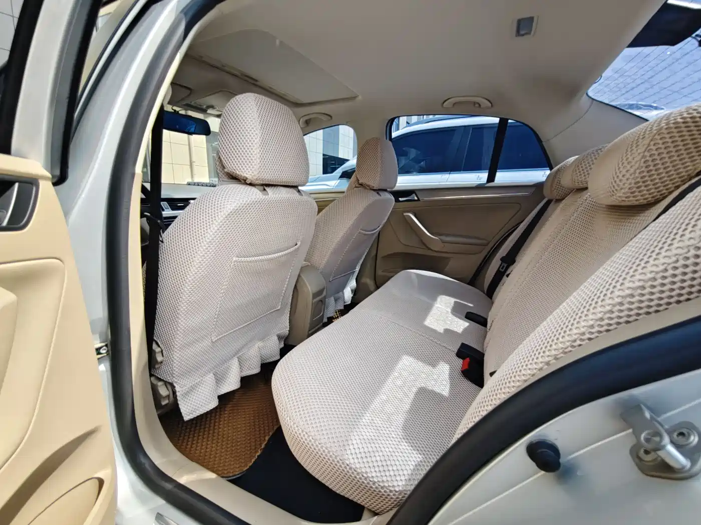 Volkswagen Bora 2014 1.6L Automatic Comfort Edition фото 11
