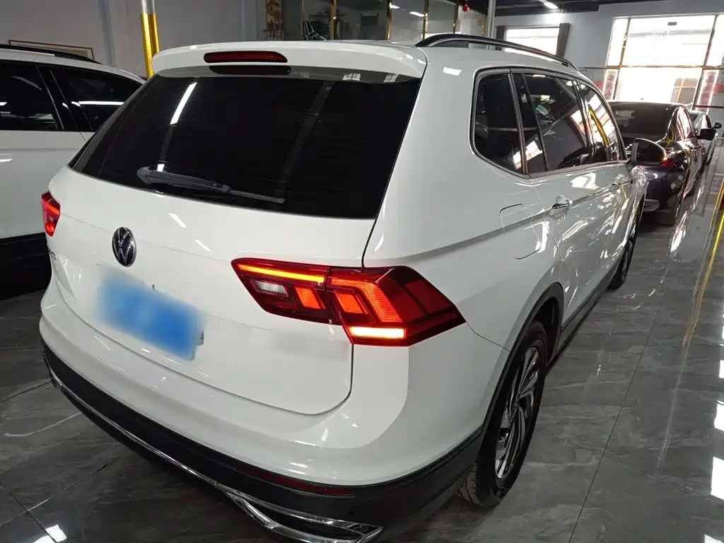 Volkswagen Tiguan L 2023 330TSI Auto 2WD Comfort Edition фото 6