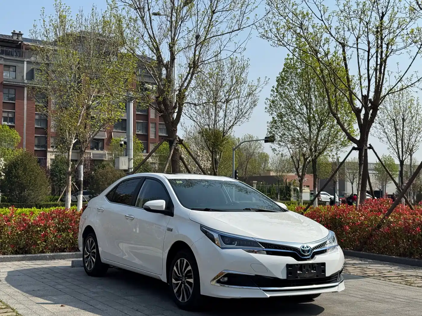 Toyota Corolla Twin Engine E+ 2019 1.8L E-CVT Leading Edition фото 3