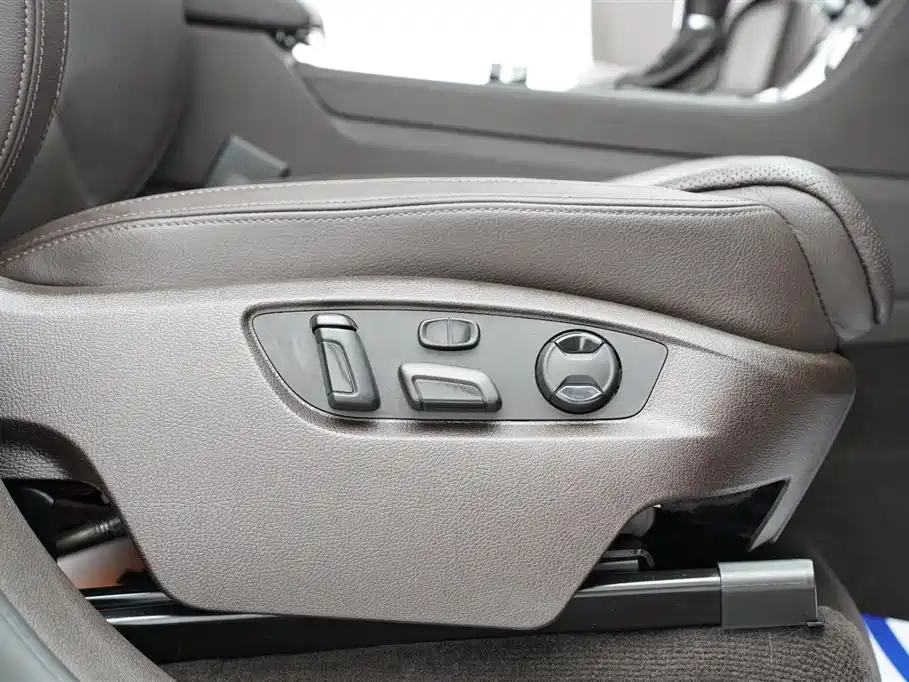 Volkswagen Touareg 2017 3.0TSI Explorer Edition фото 31