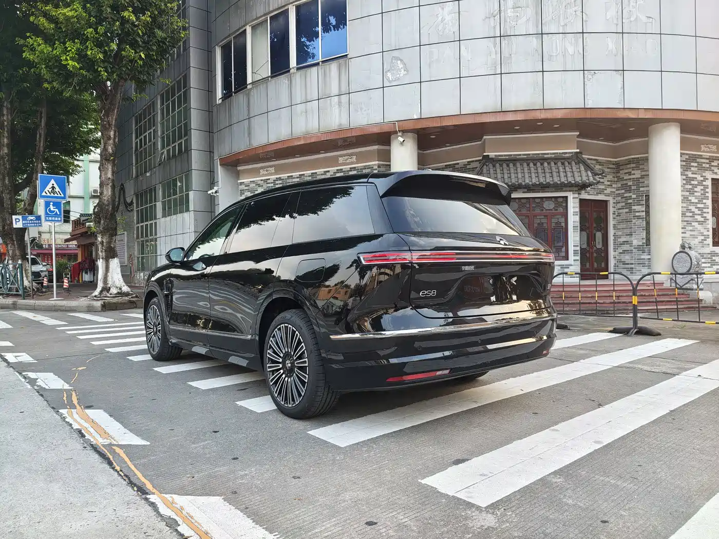 NIO ES8 2026 2025 Model 6-Seat Executive Luxury Edition