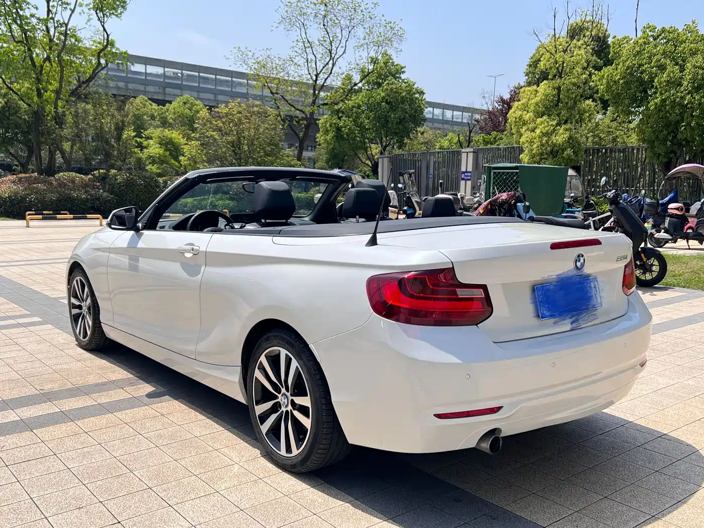 BMW 2 Series (Import) 2015 220i Convertible Coupe Leading фото 16