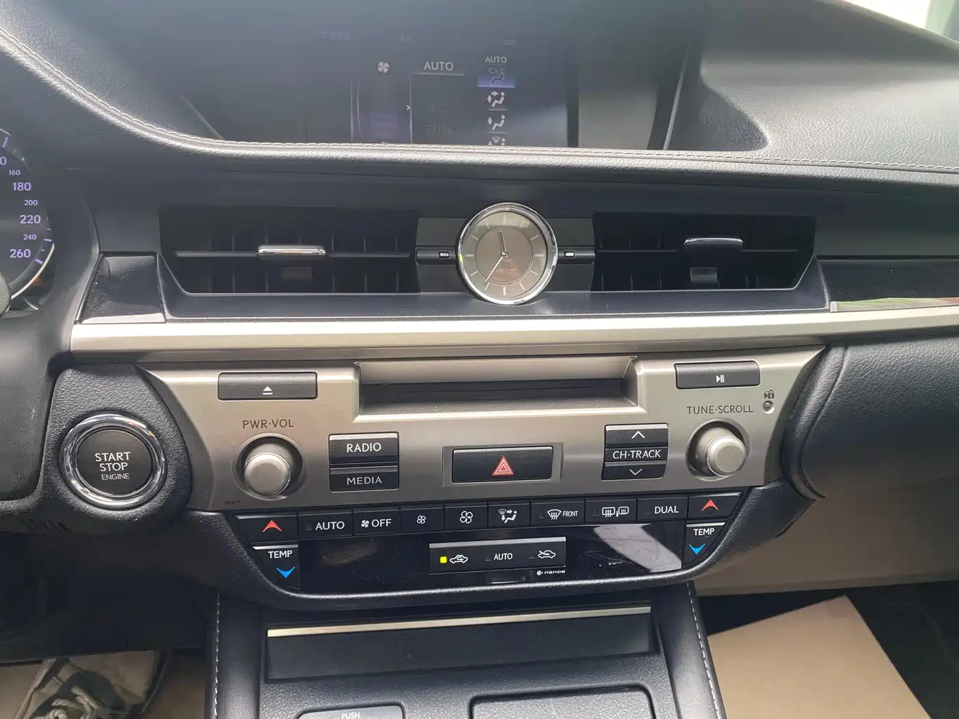 Lexus ES 2015 200 Elite Edition фото 16
