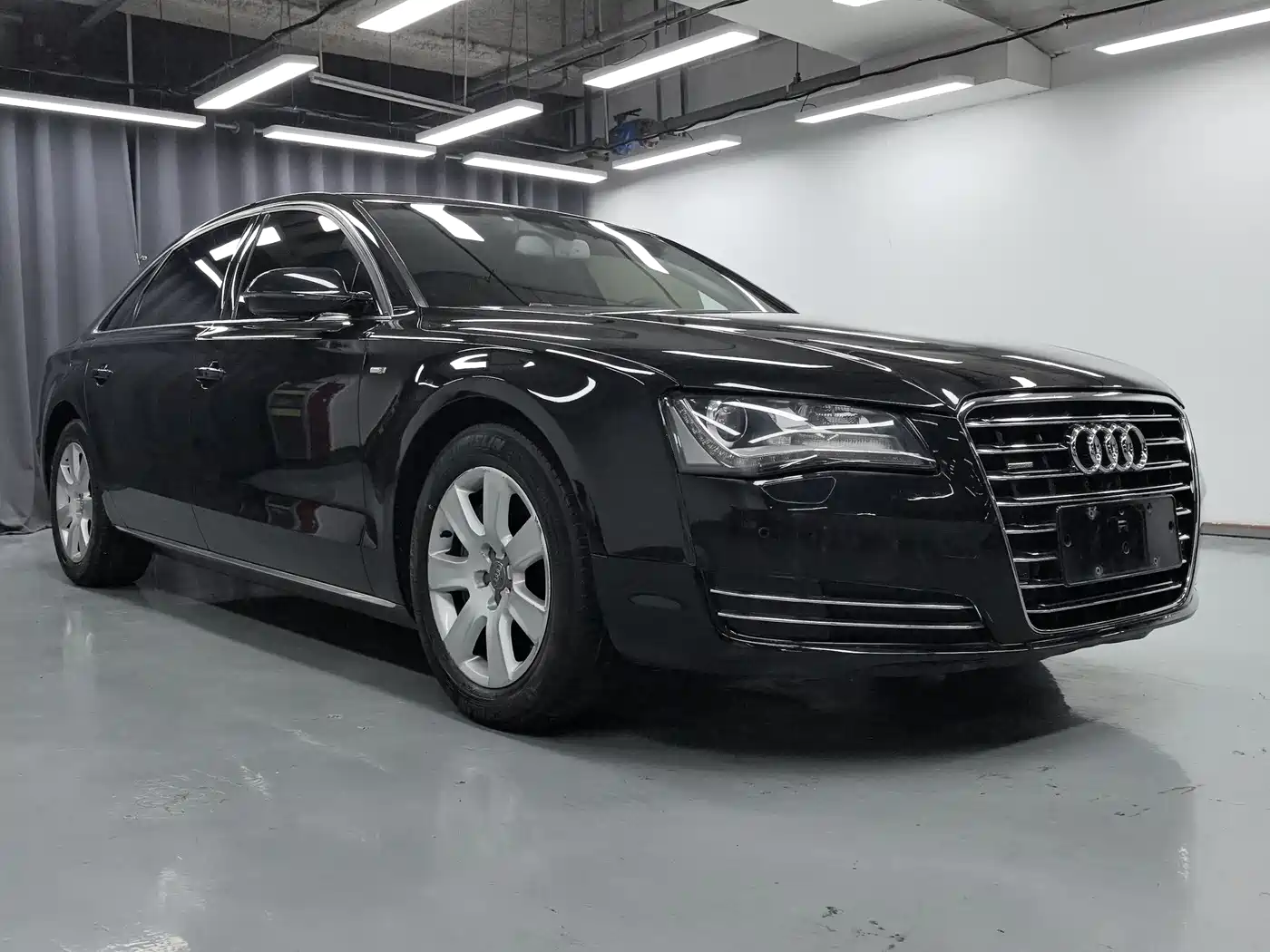 Audi A8 2011 A8L 3.0 TFSI quattro Luxury (213kW) фото 3