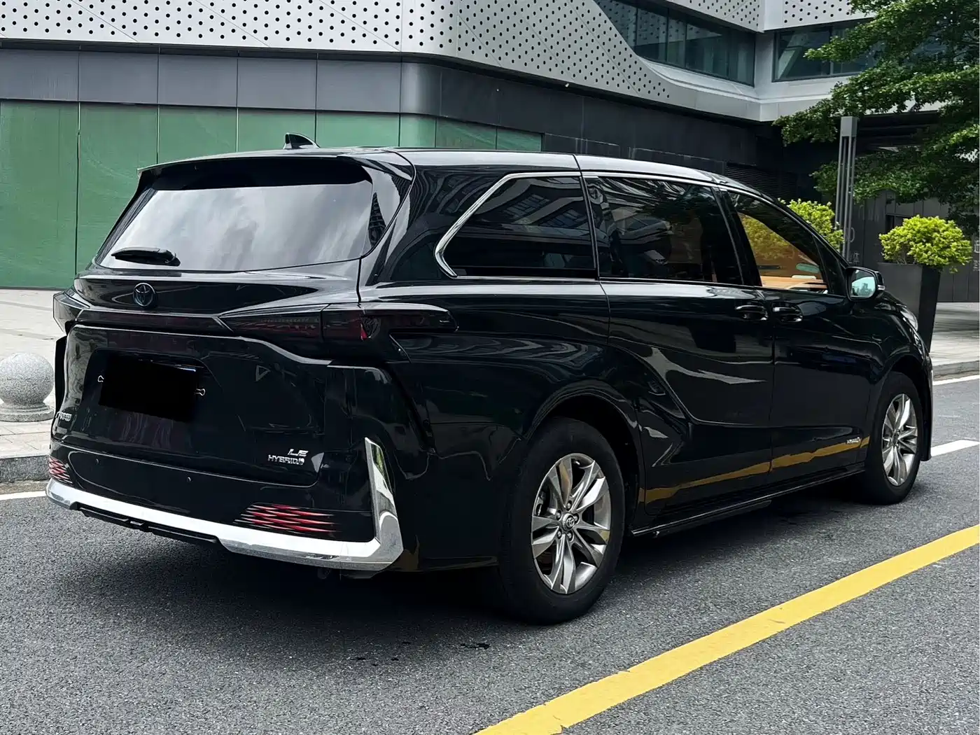 Toyota Sienna 2023 2.5L Hybrid Comfort Edition фото 3