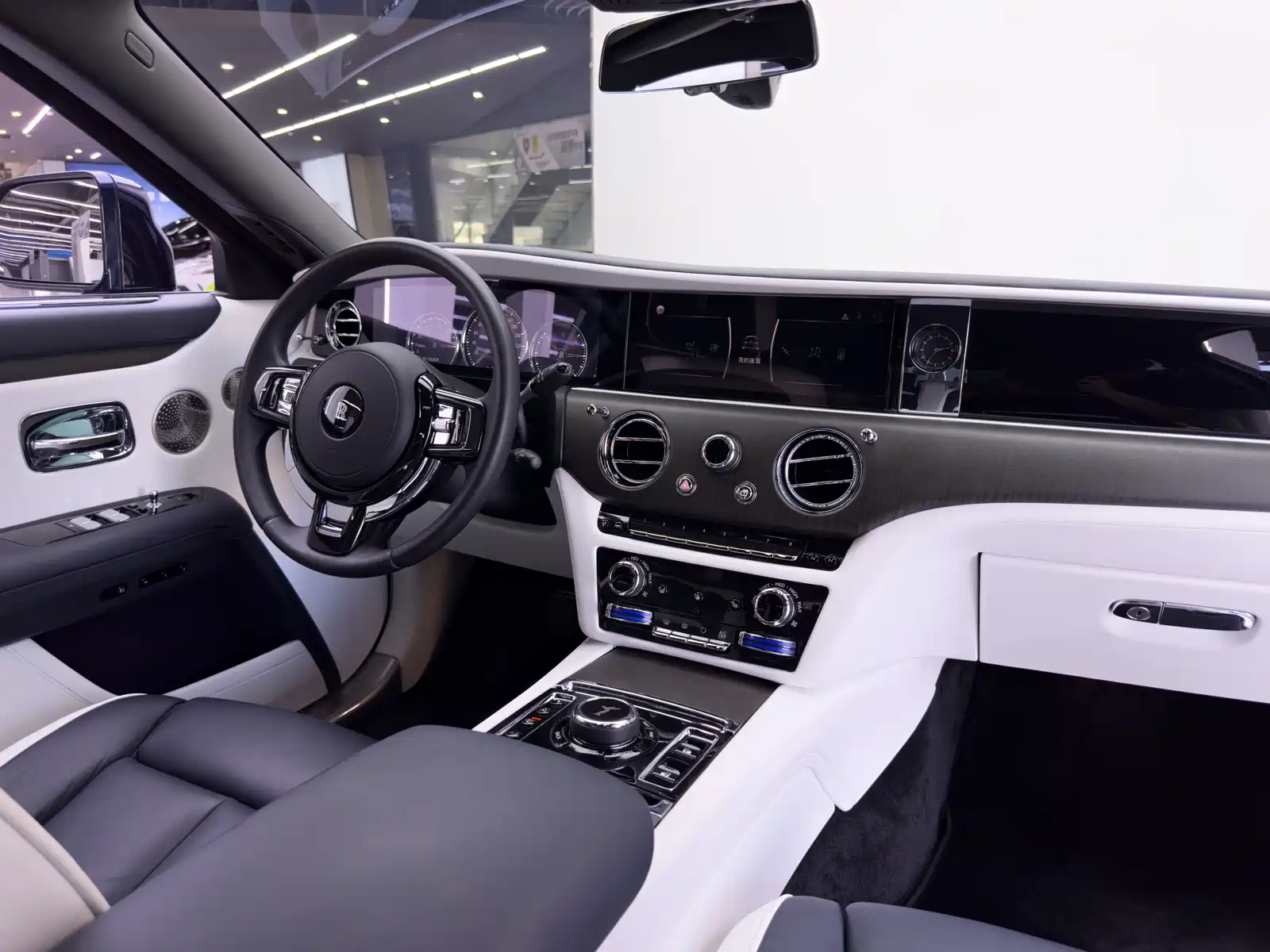Фото 16 - Rolls-Royce Ghost