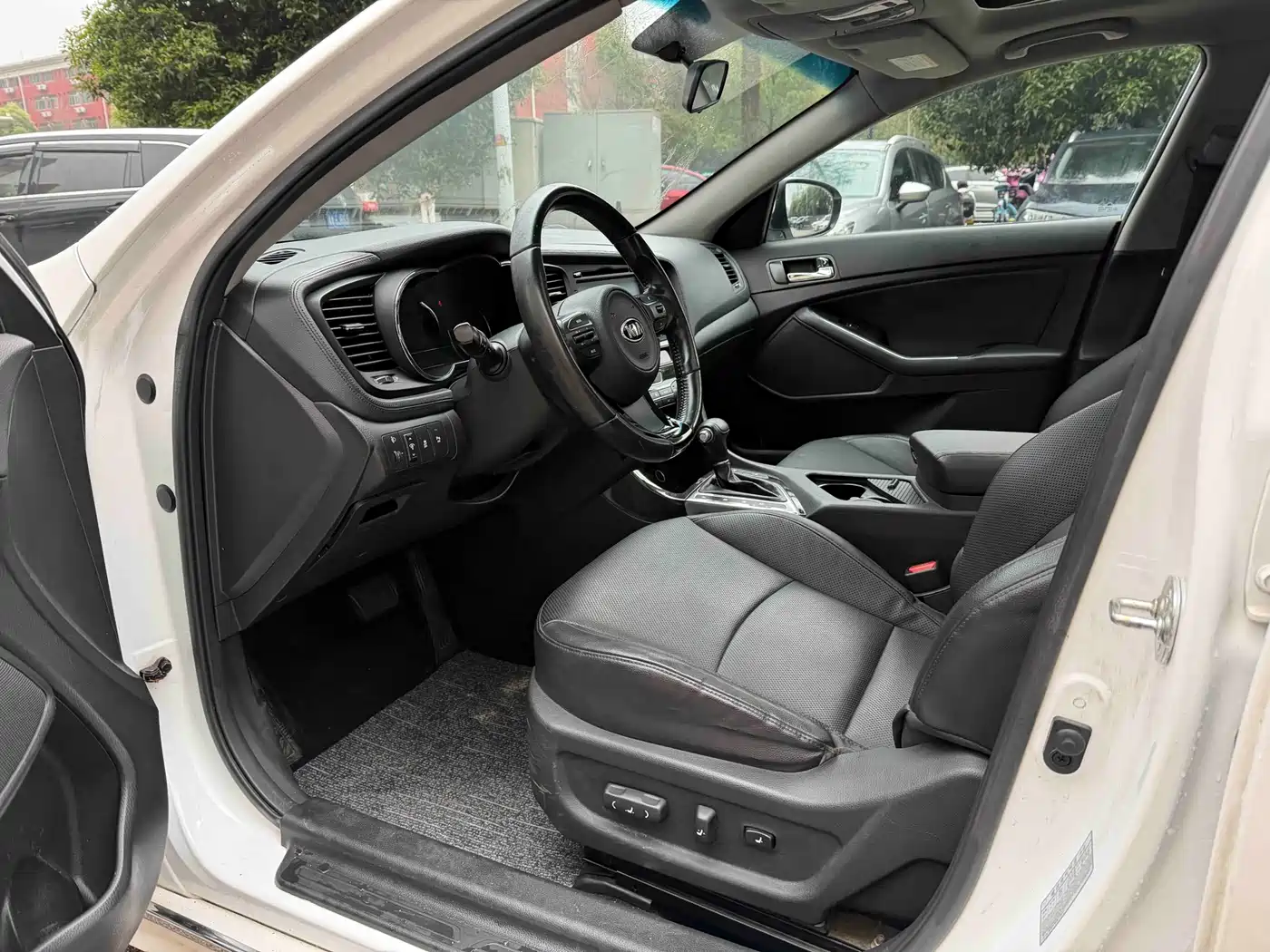 Kia K5 2014 2.0L Automatic LUXURY фото 8