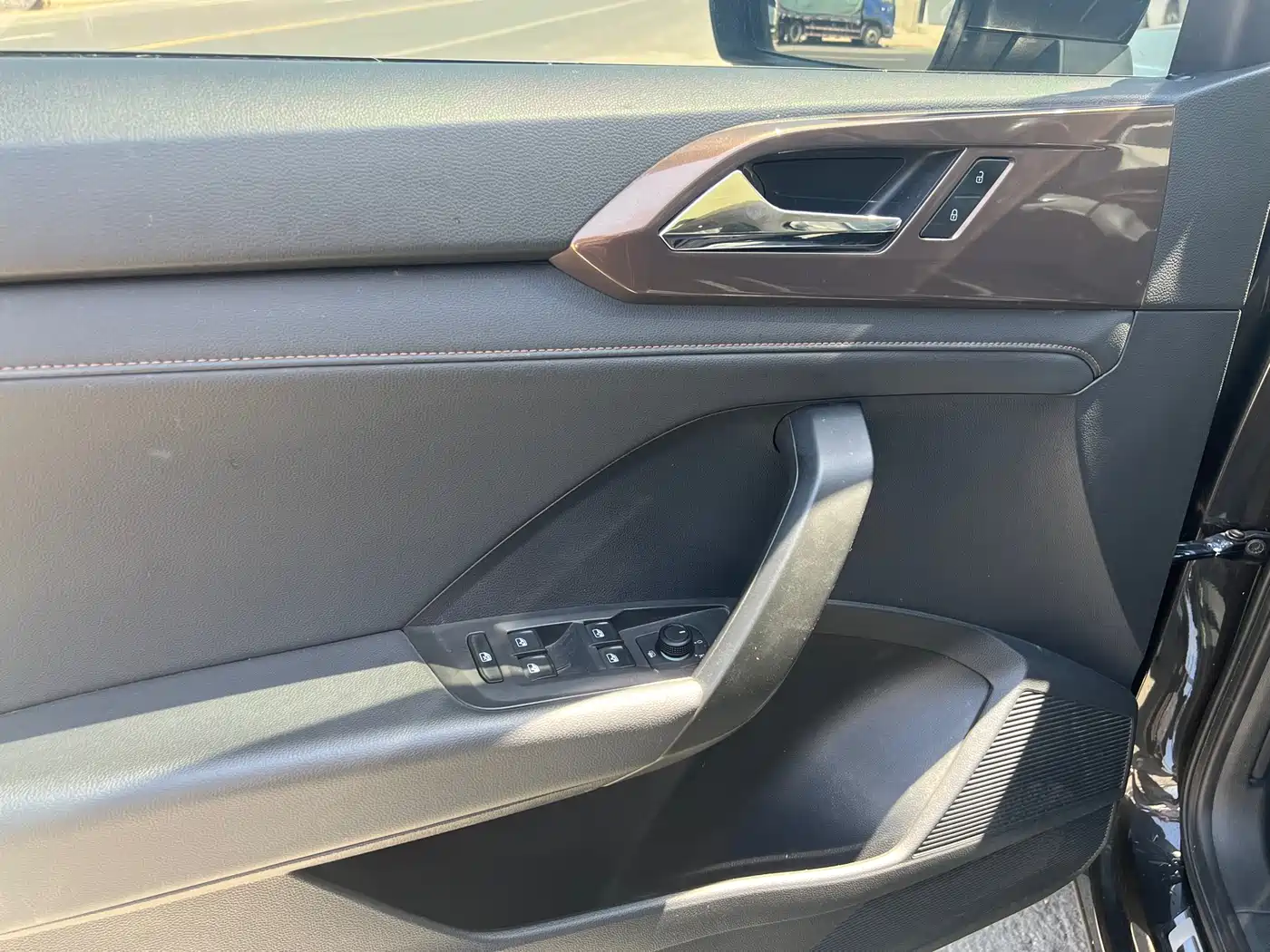 Volkswagen Tharu 2022 280TSI FWD Luxury Edition фото 10