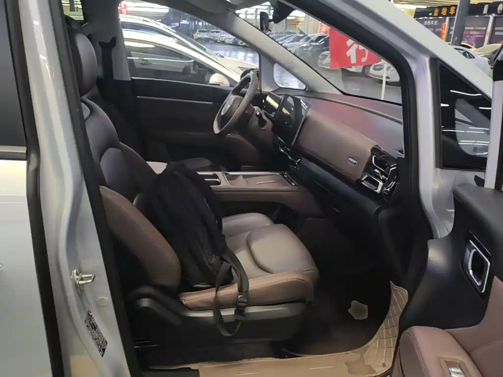 Wuling Motors Xingguang 730 New Energy 2025 2025 Model Plug-in Hybrid Base Version