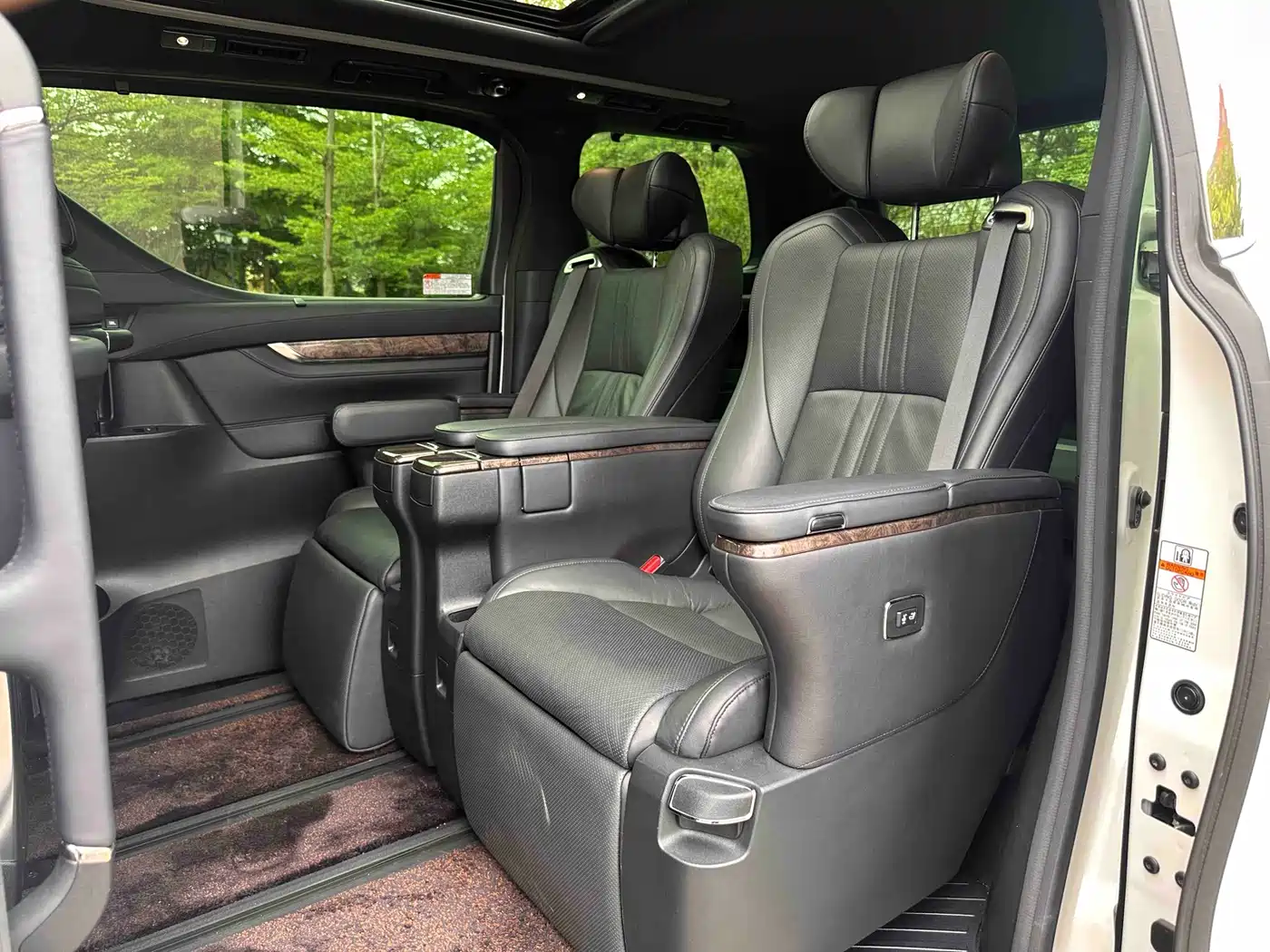 Toyota Alphard 2020 Hybrid 2.5L Premium Edition фото 12