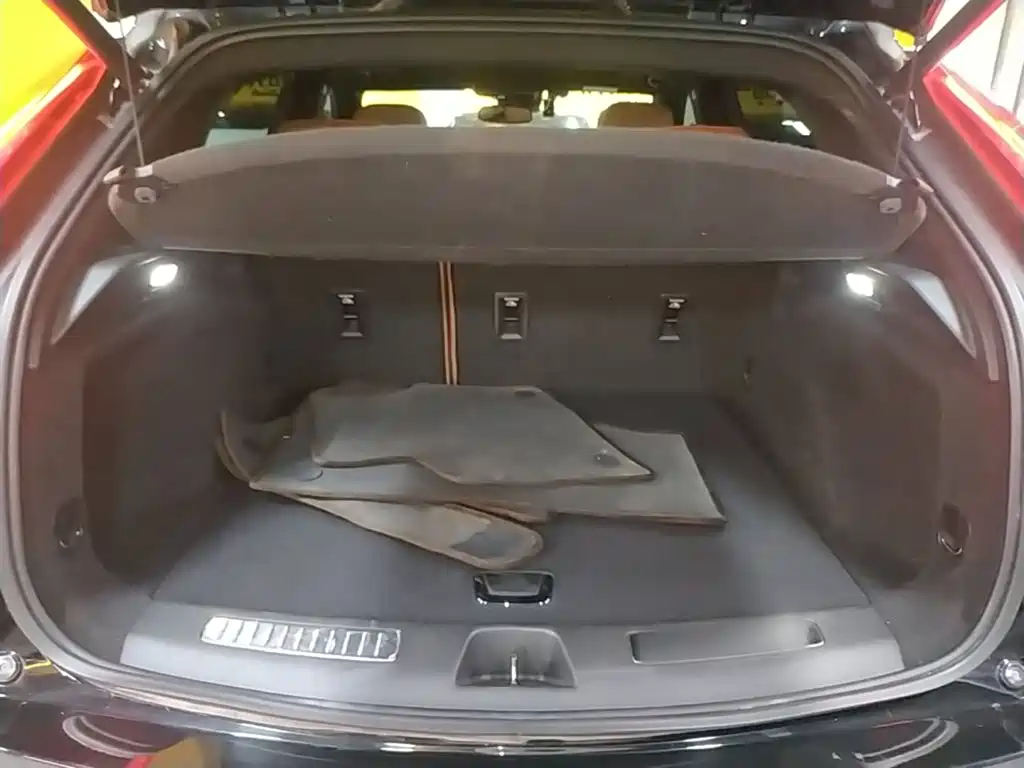 Фото 19 - Cadillac XT4