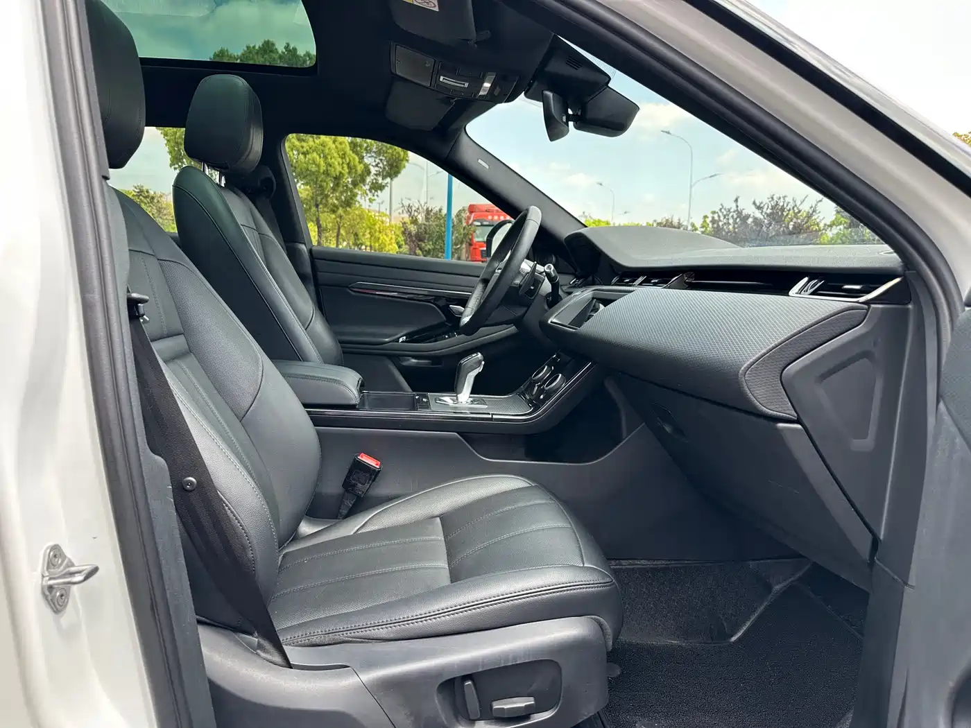 Land Rover Range Rover Evoque 2020 Model 249PS R-DYNAMIC S Gloss Black Sport Edition фото 17