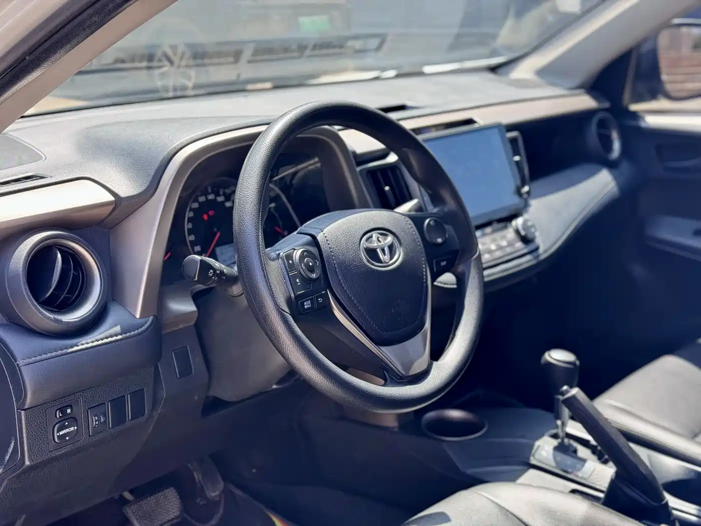 Toyota RAV4 Rongfang 2015 2.0L CVT 2WD Trend Edition фото 8