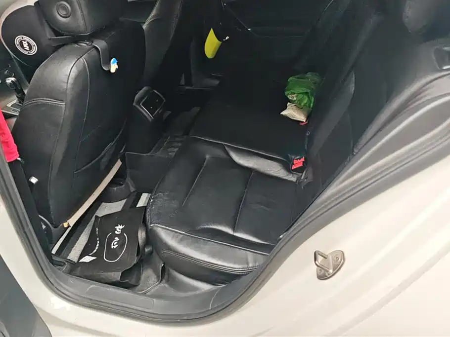 Volkswagen Golf 2015 1.6L Automatic Comfort фото 11