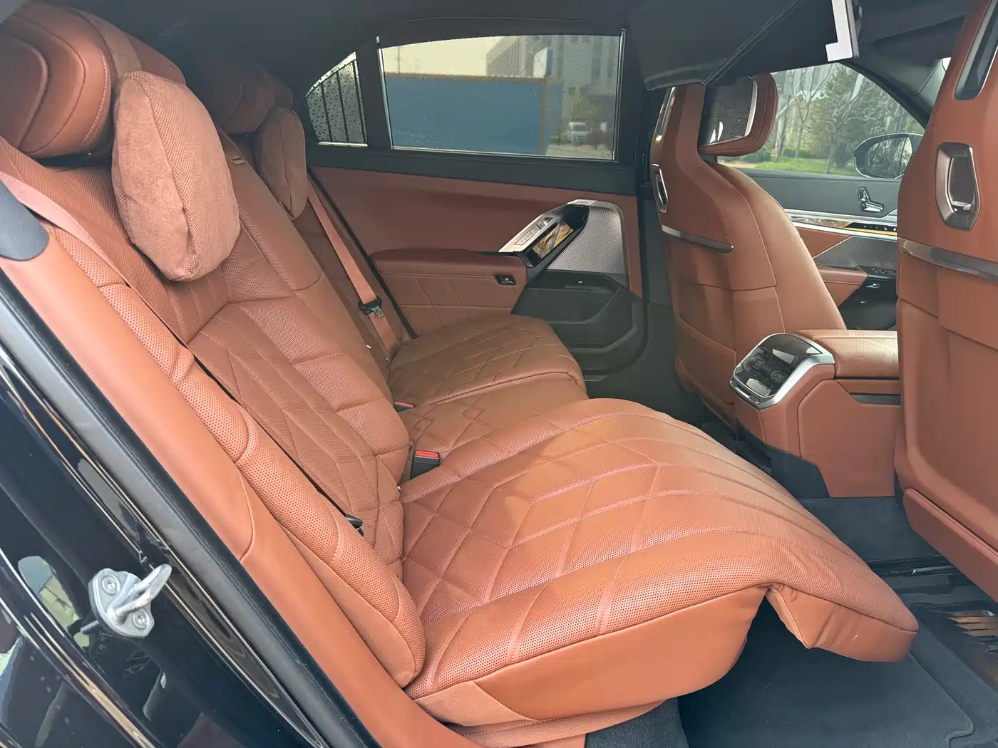 BMW 7 Series 2023 740Li Exclusive M Sport Package фото 15