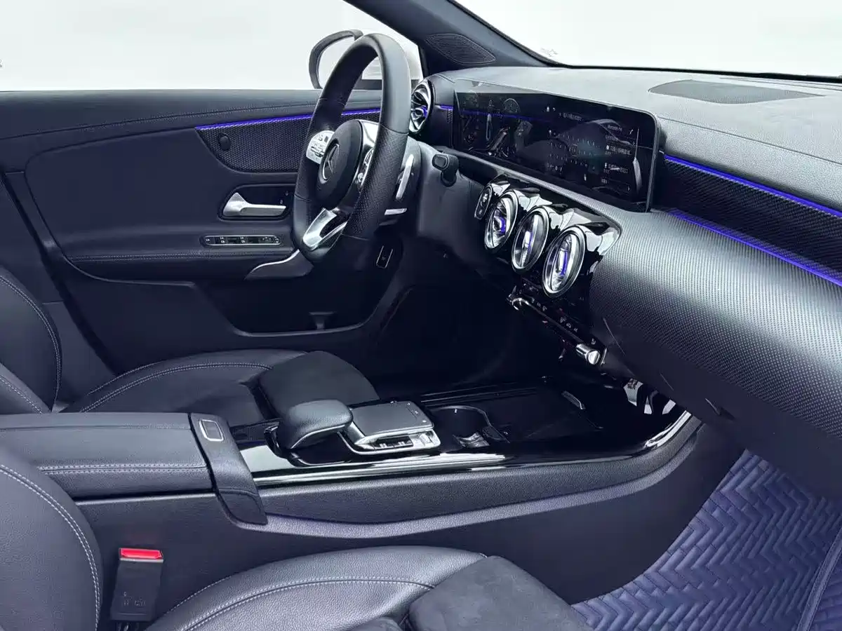Mercedes-Benz A-Class 2020 A 200 L Sport Sedan фото 19