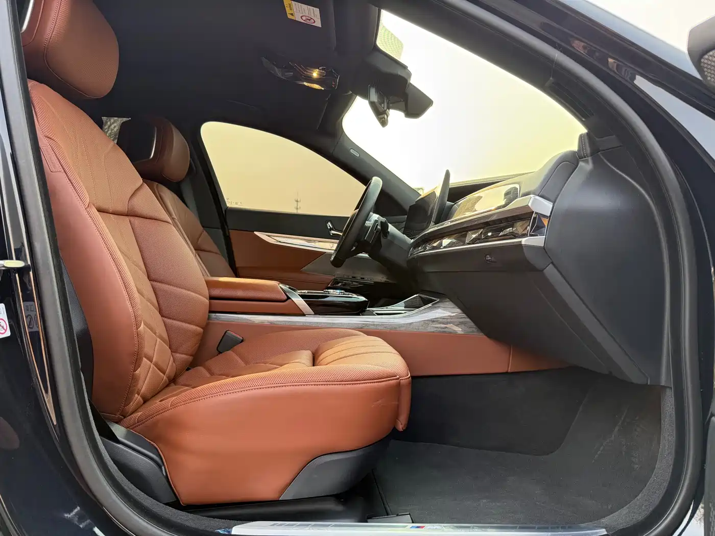 BMW 7 Series 2023 740Li Exclusive M Sport Package фото 14