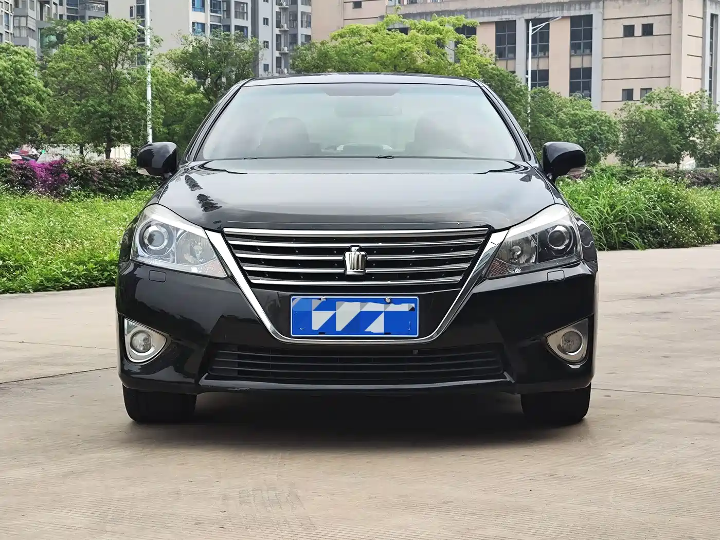 Toyota Crown 2012 2.5L Royal фото 2