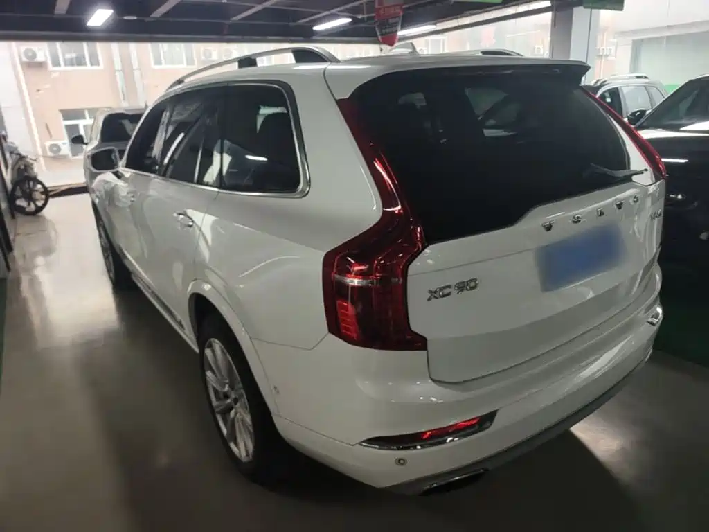 Photo 5 - Volvo XC90