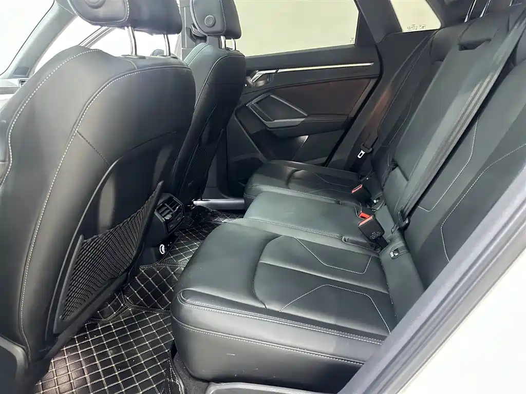 Audi Q3 2024 35 TFSI Progressive Sport фото 13