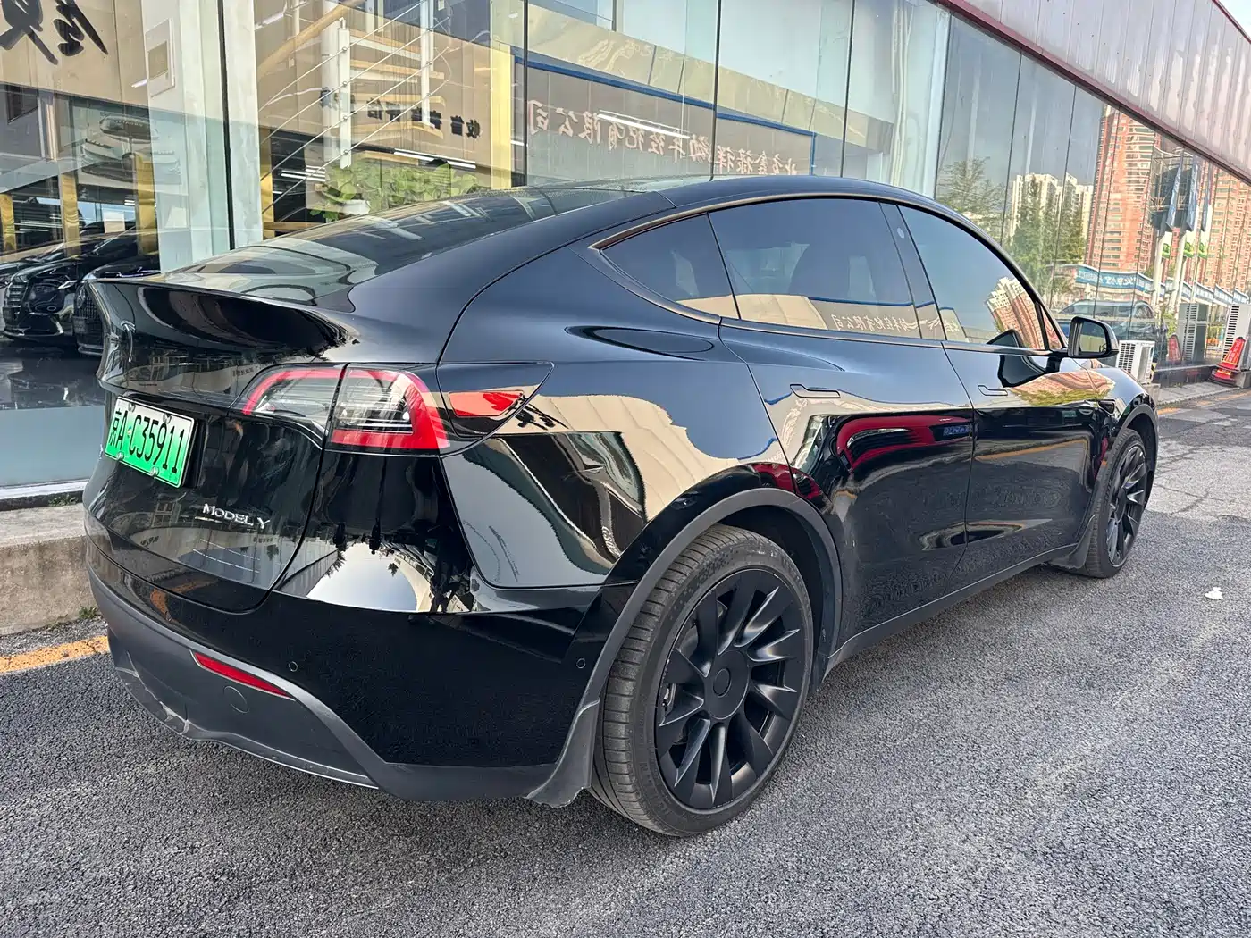 TESLA MODEL Y