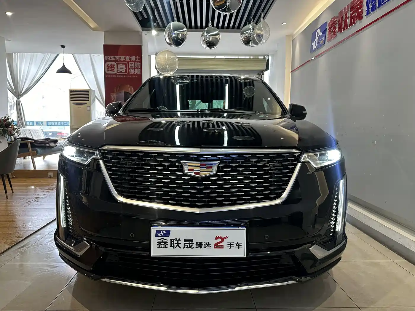 CADILLAC XT6