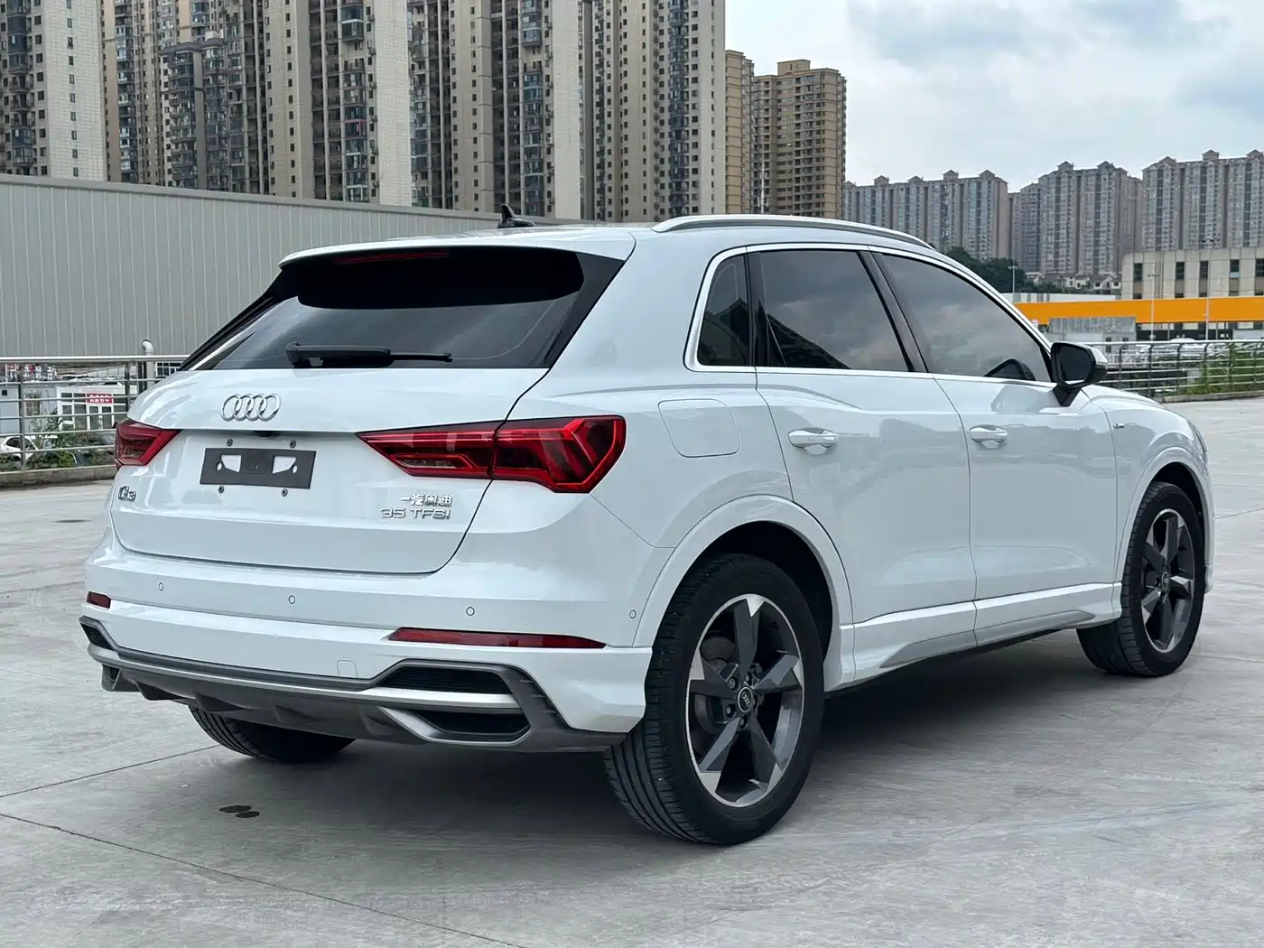 AUDI Q3