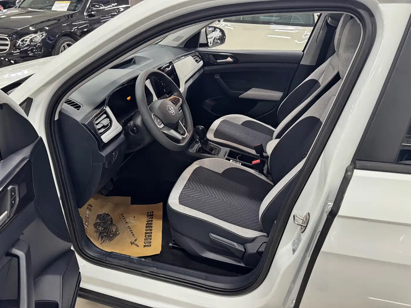 Volkswagen Tharu 2025 Model Rising Star 1.5L Advance Edition фото 4