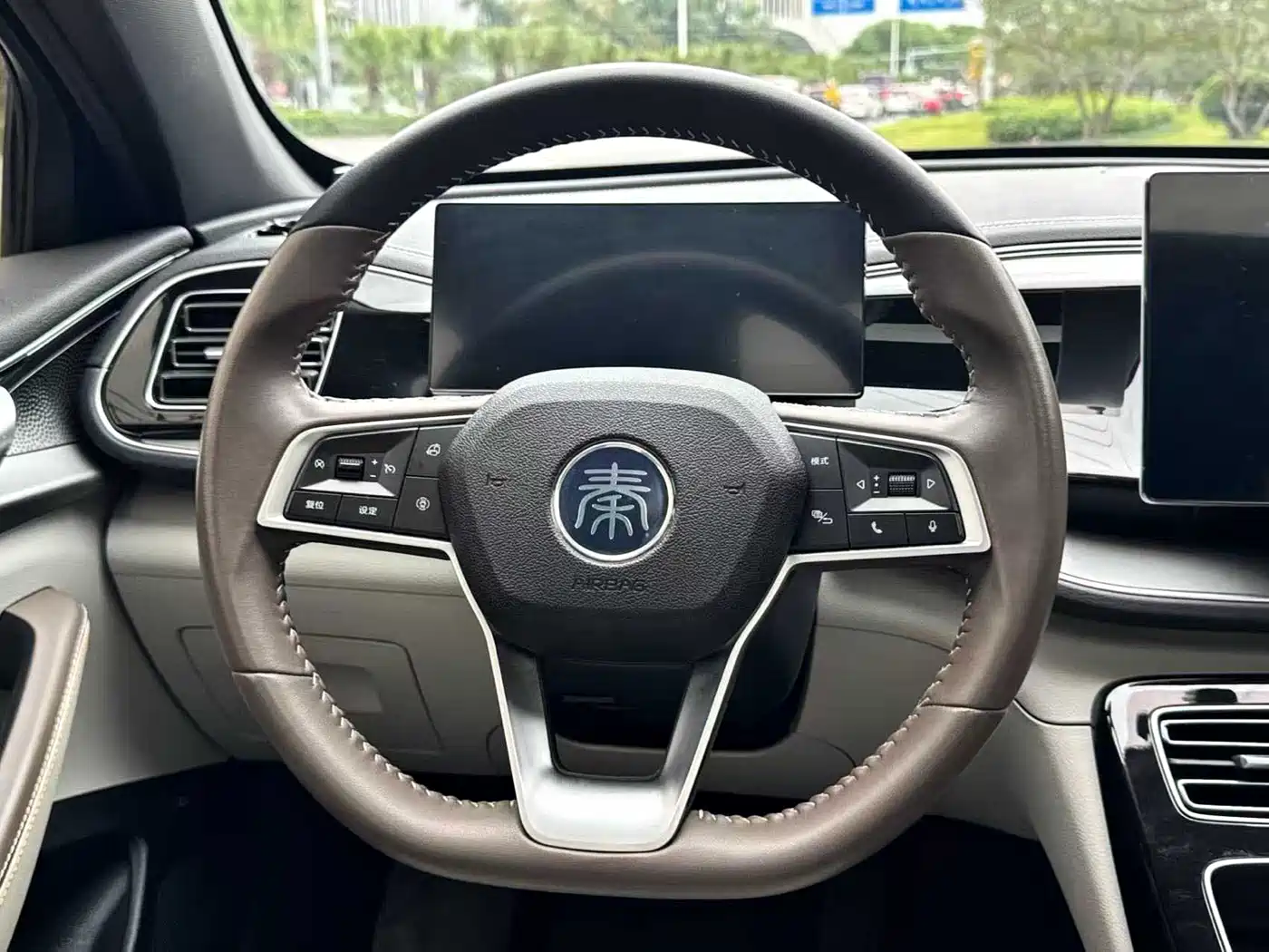 BYD Qin PLUS 2023 Champion Edition DM-i 55KM Surpassing фото 13