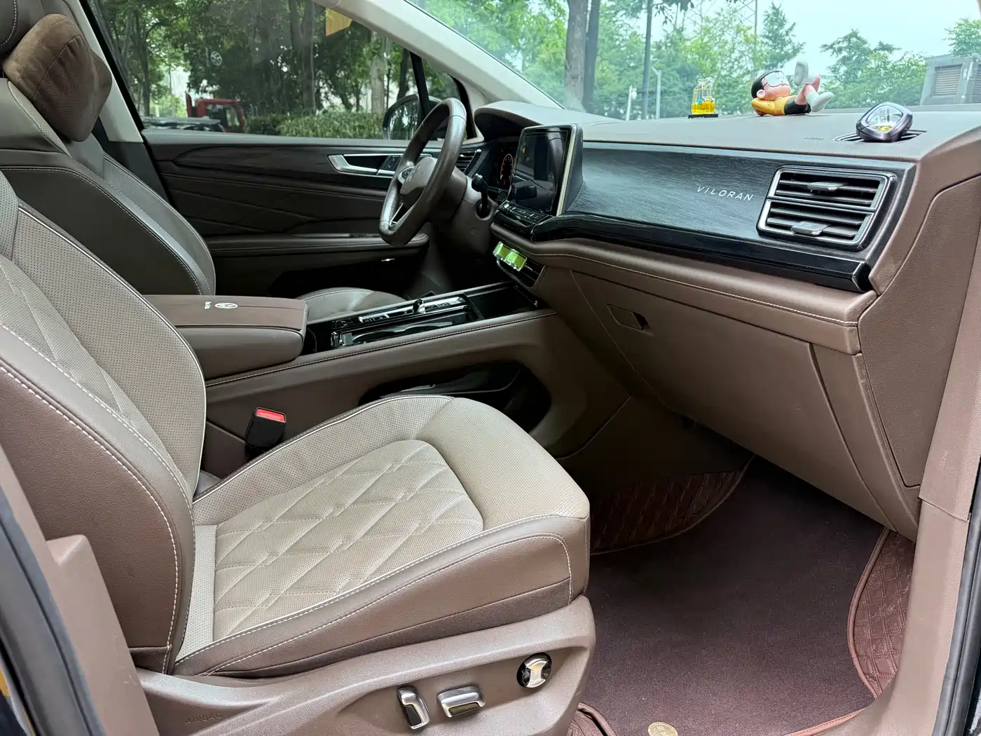 Volkswagen Viloran 2023 380TSI Premium Edition фото 9