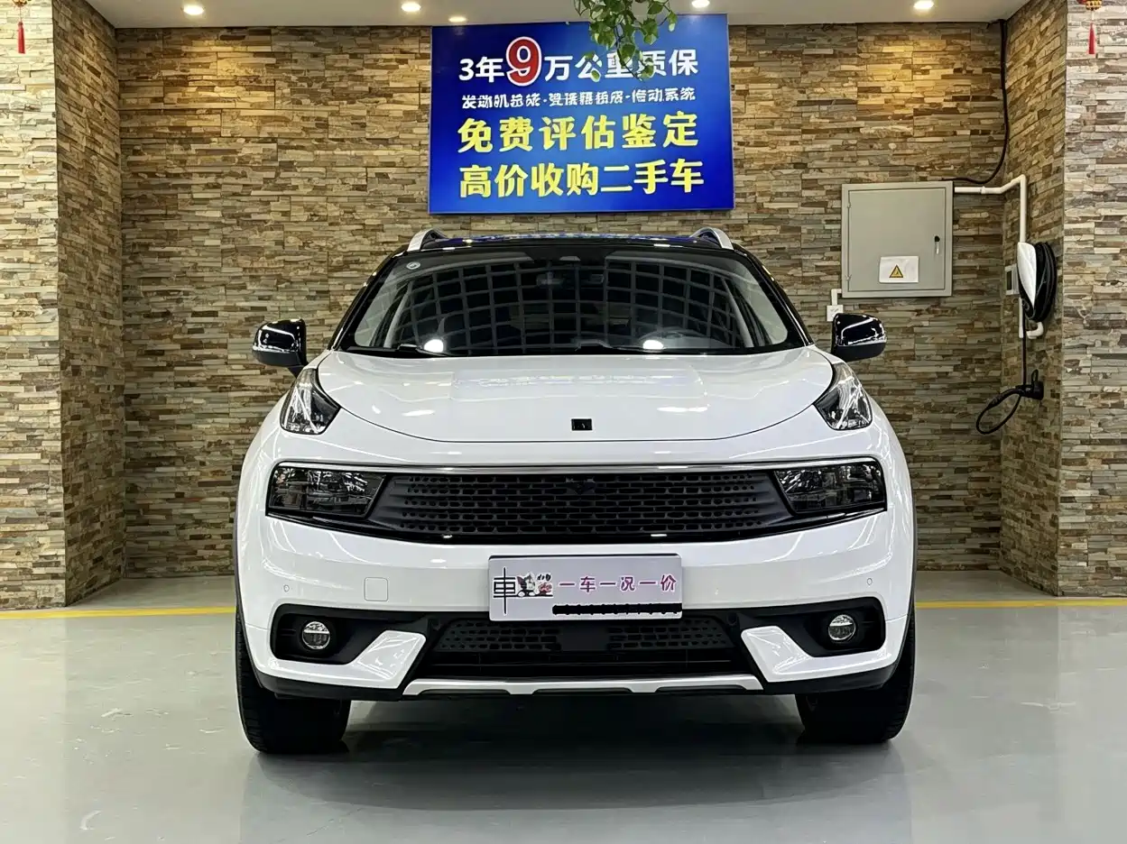 Photo 2 - Lynk & Co 01