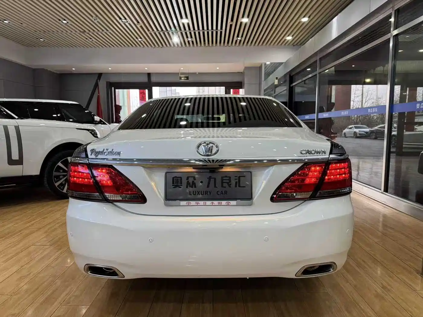 Toyota Crown 2012 2.5L Royal Leather Edition фото 20
