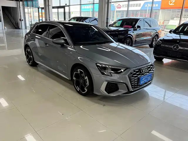 Audi A3 2023 Facelift Sportback 35 TFSI Luxury Sport — фото 2