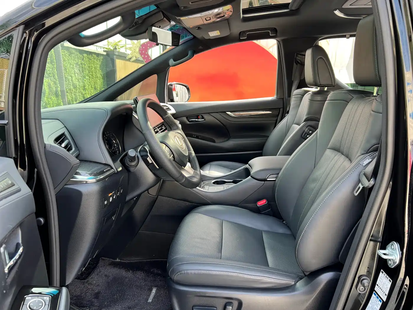 Lexus LM 2020 300h Seven-Seater Elegance Edition фото 10