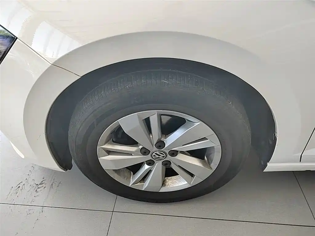 Volkswagen Polo 2019 Plus 1.5L Automatic Panorama Enjoyment Edition фото 23