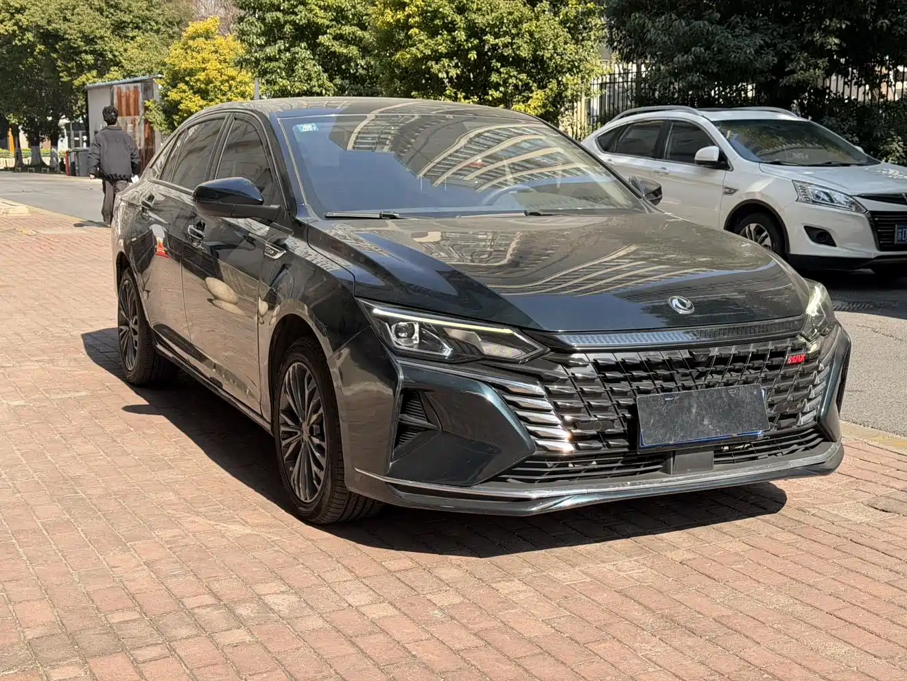 DONGFENG YI HYUN MAX