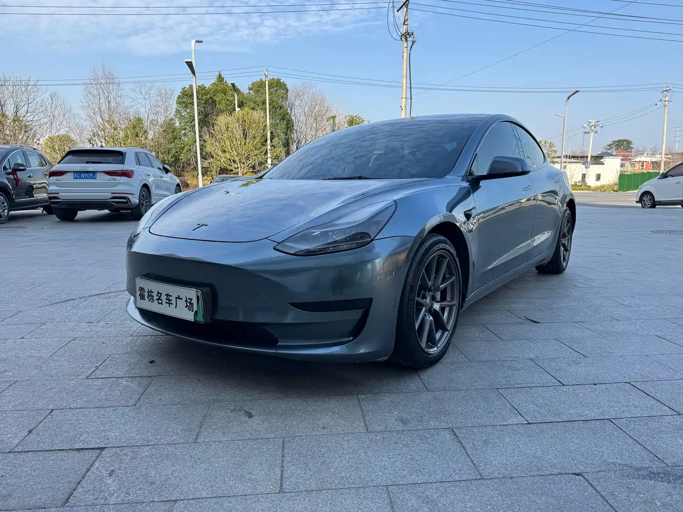 TESLA MODEL 3