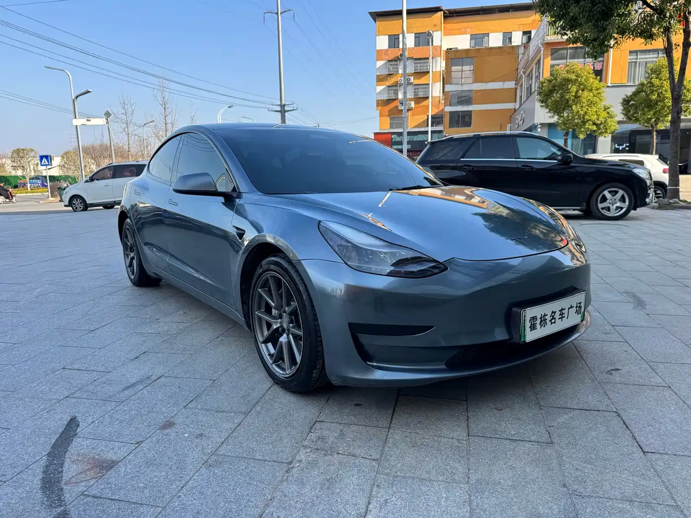 TESLA MODEL 3