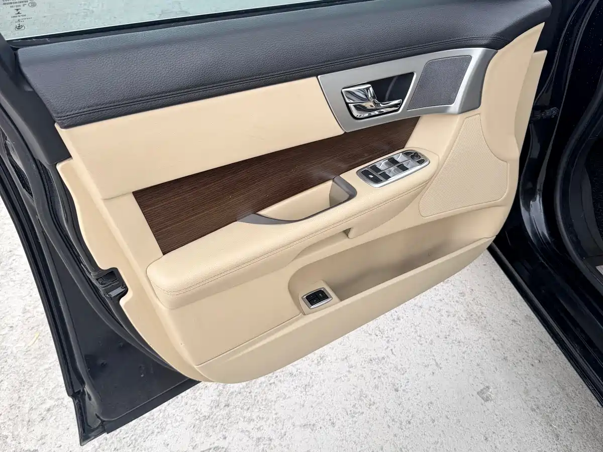 Jaguar XF 2015 2015 XF 2.0T Style Edition