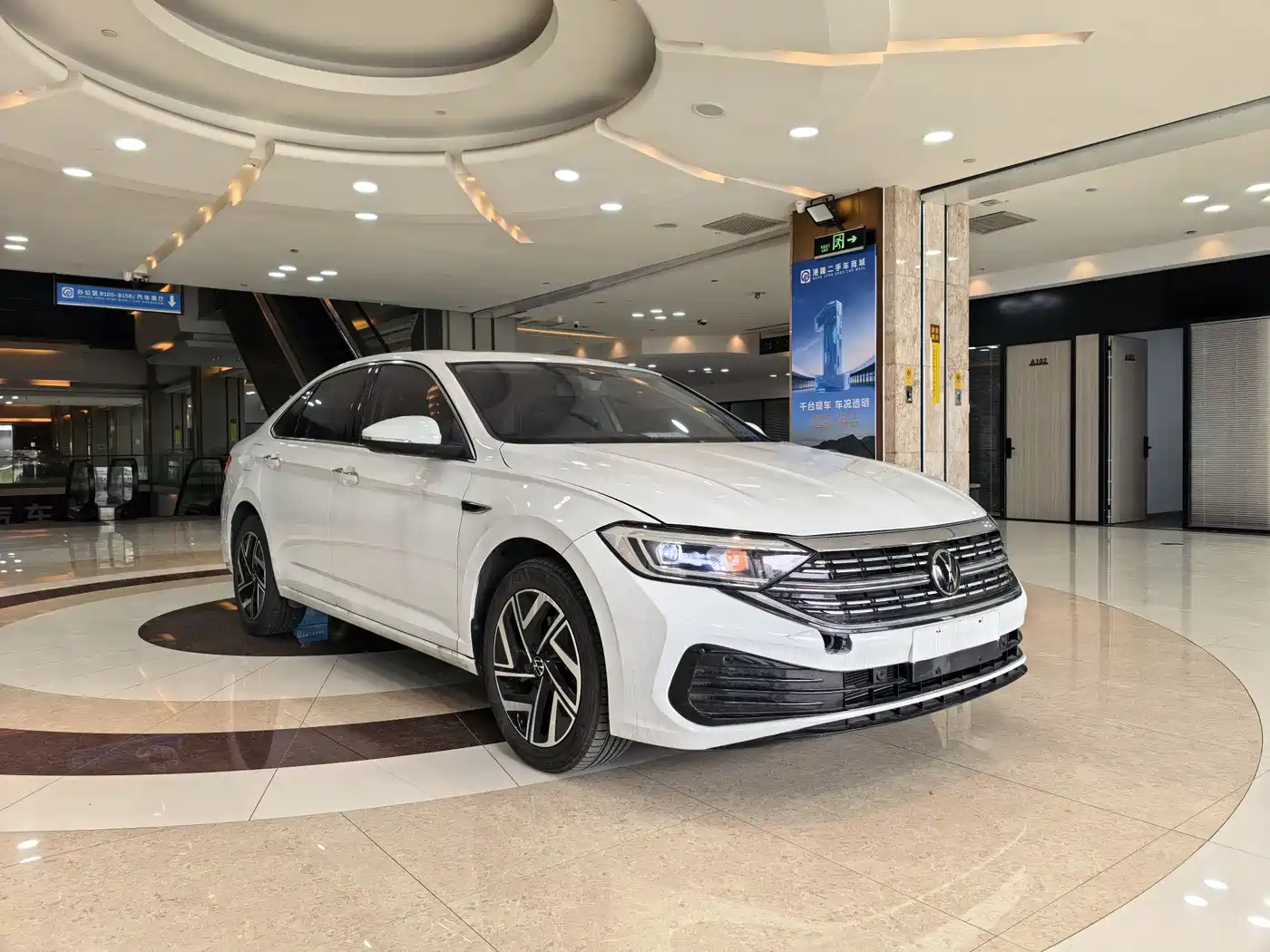 Volkswagen Sagitar 2024 300TSI DSG Surpass Edition фото 3