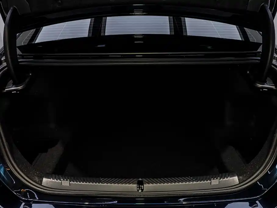 BMW 5 Series 2025 530Li Premium M Sport Package фото 6
