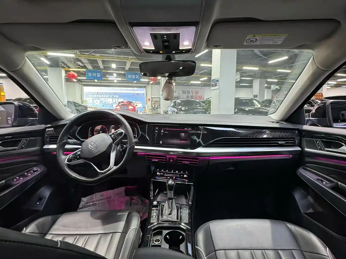 Volkswagen Passat 2023 330TSI Luxury Edition фото 5