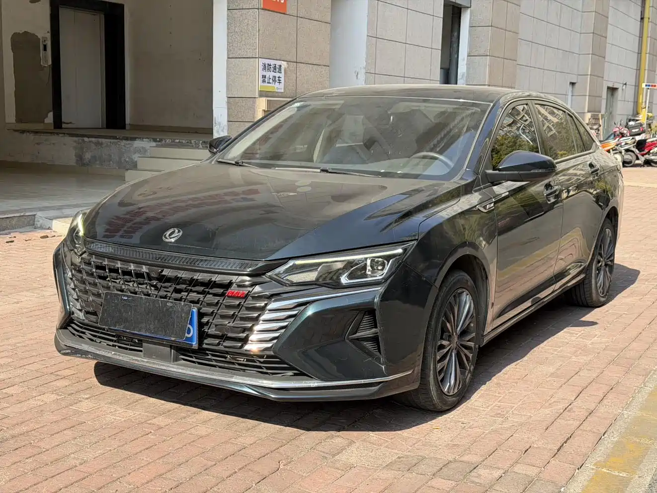 DONGFENG YI HYUN MAX