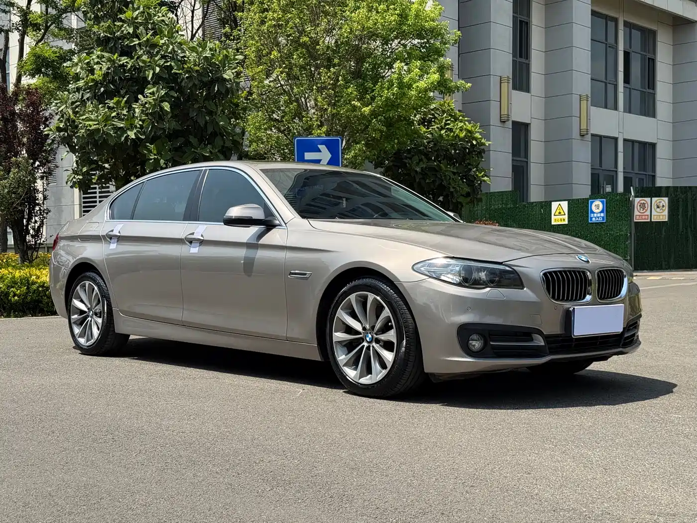 BMW 5 Series 2017 525Li Leading Edition фото 3
