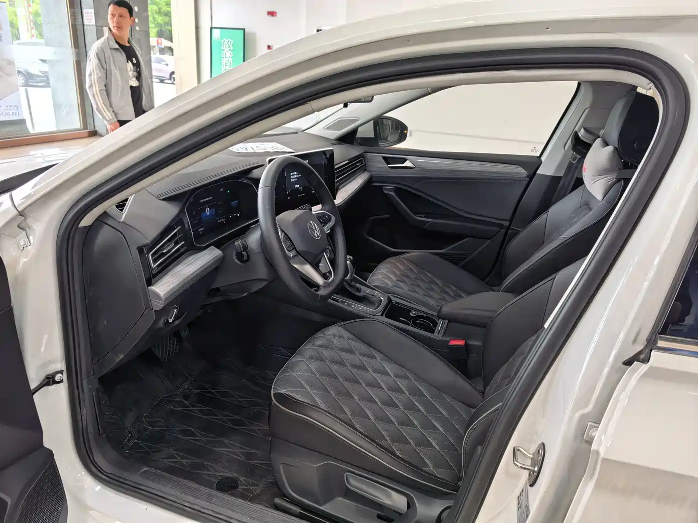 Volkswagen Sagitar 2024 300TSI DSG Surpass Edition фото 5